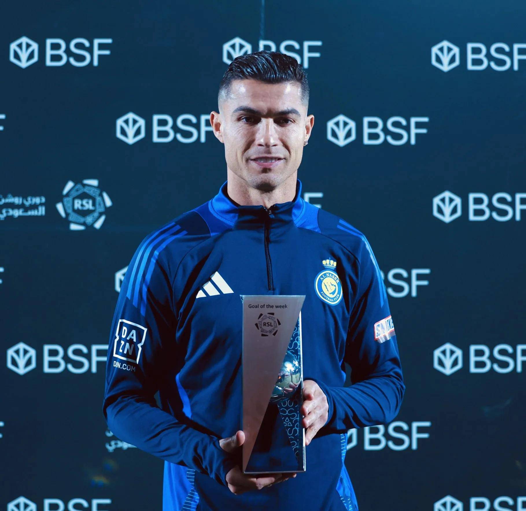 九游娱乐-C罗官方宣布重要助攻新规，美国队引发争议！全场沸腾不已的简单介绍