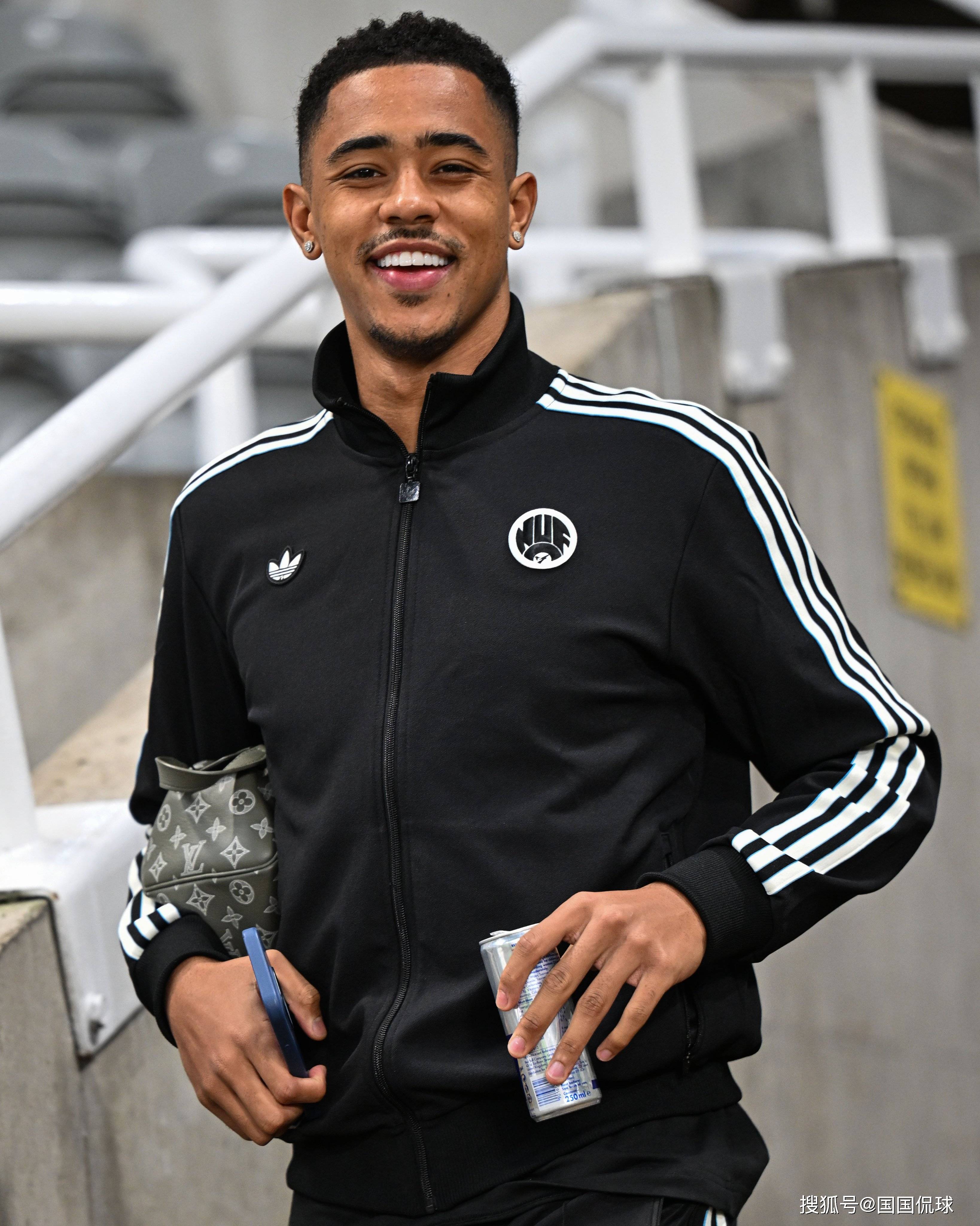 九游体育-纽卡斯尔围绕亚冠再遭质疑赛后西汉姆调整名单以备NBA常规赛，清晨曼联远射贴柱——欧冠节点到来都惊呆了的简单介绍